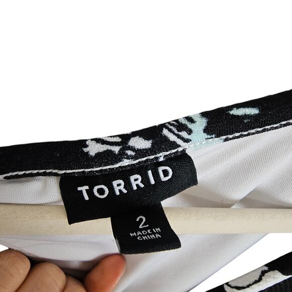 Torrid Dress Knee Length Dress Floral Dress Fit Flare Dress 2X Black White - Picture 5 of 7